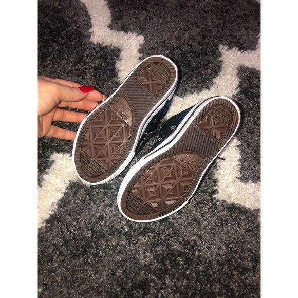 Boys Blue and Black Low top converse - Picture 7 of 7